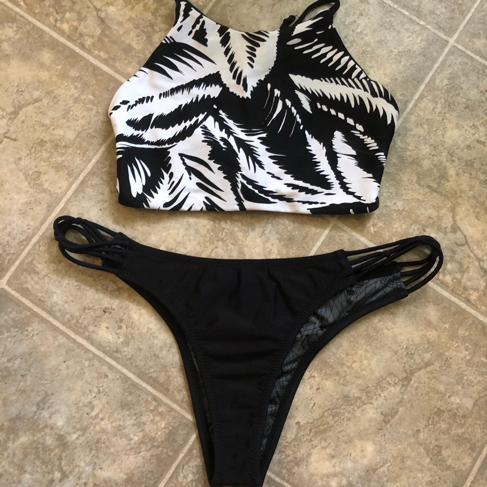 Black and white Bikini set